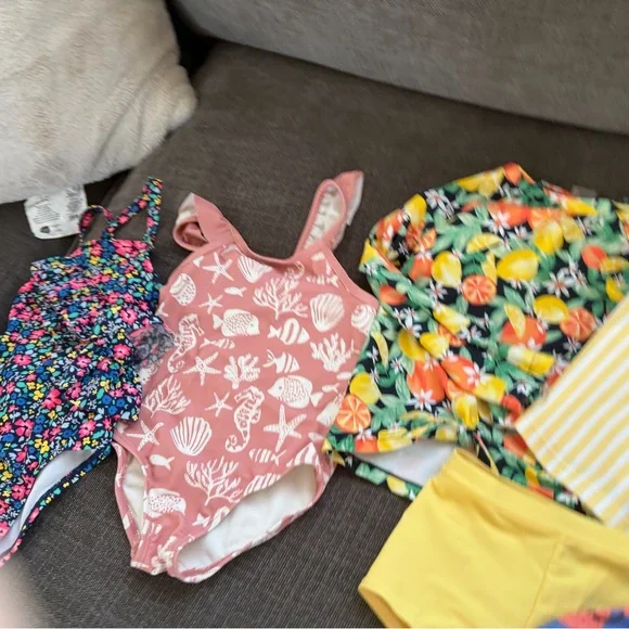 Lot of bathing suits 4t - Picture 3 of 4